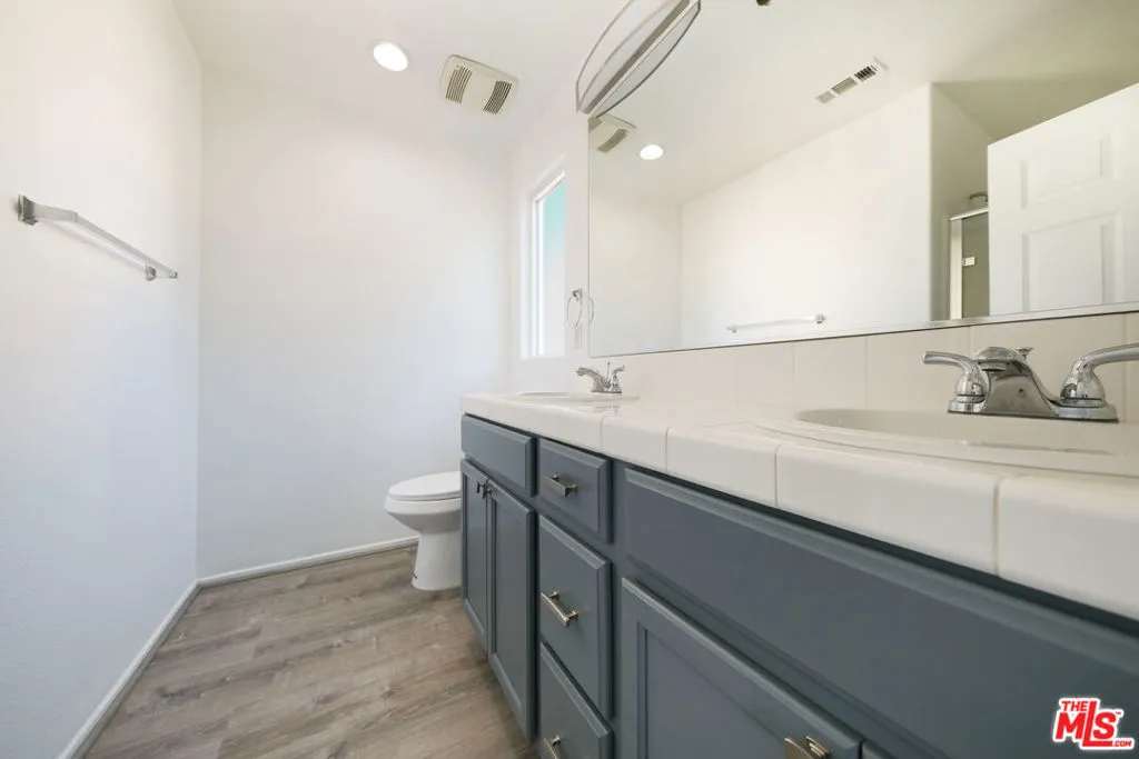 14661 Sherman Way, Van Nuys, California 91405 home-pic-33